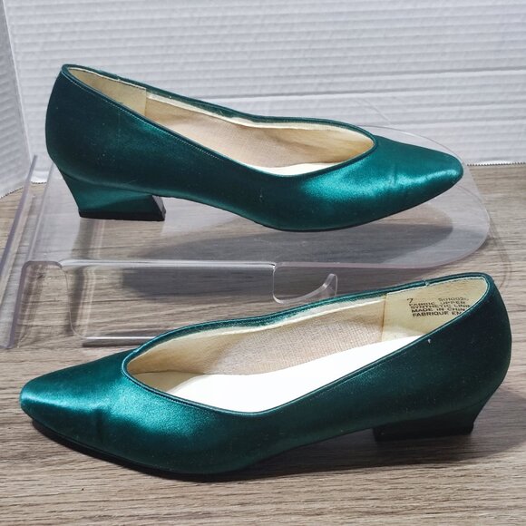 Sophia Lacey Low Heel Pumps Sz 7 Green Pointed Toe Comfort Dressy Career Heels - Picture 1 of 13